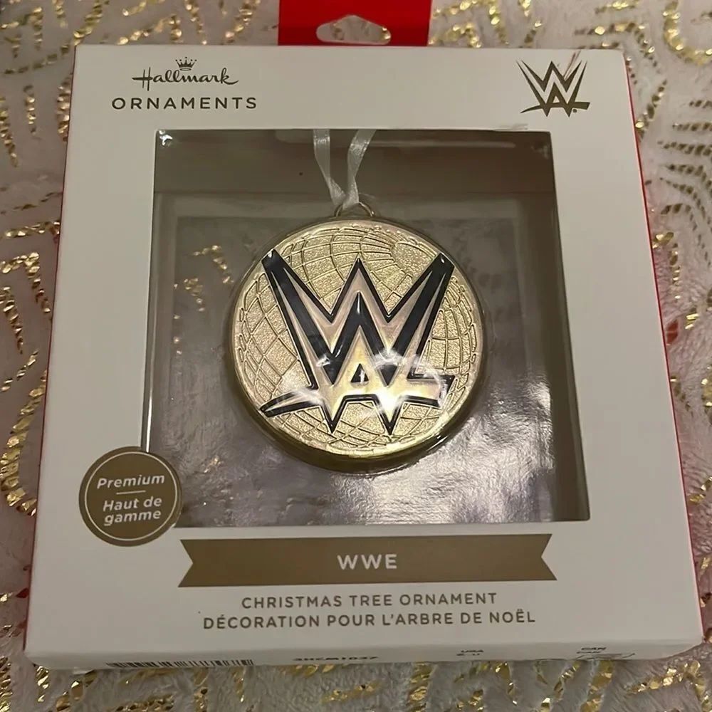 Nib hallmark 22 WWe/wrestling gold globe ornament/charm/fob/ hanging coin
